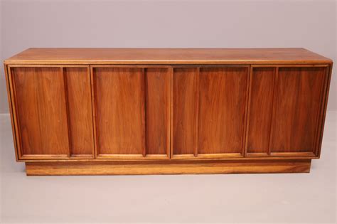 MID CENTURY MODERN CREDENZA - Redlands Antique Auction