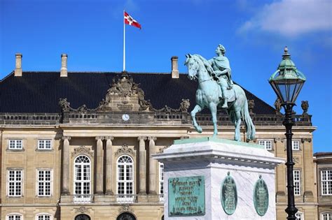 Premium Photo | Amalienborg palace in copenhagen denmark