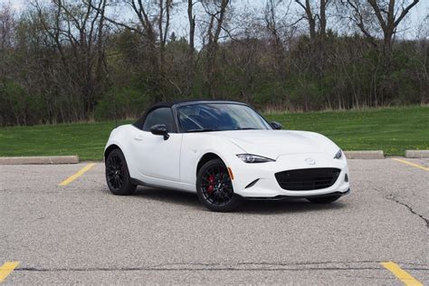 The Mazda MX-5 Miata is as joyful to drive as ever - CNET