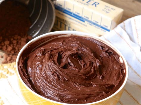 Homemade, Old-Fashioned Chocolate Frosting | Divas Can Cook