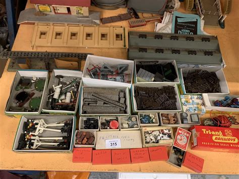 A VERY LARGE QUANTITY OF HORNBY MODEL RAILWAY ACCESSORIES - LEVEL CROSSING, SCENERY, BUFFERS, SIGNAL