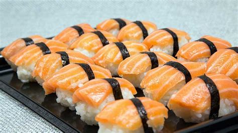 Salmon Nigiri - Kika's Boc.