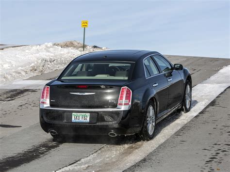 Chrysler 300C AWD 2011 photos (2048x1536)