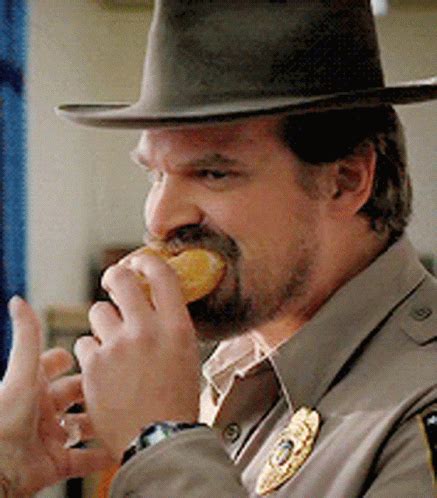 Stranger Things Eating GIF - StrangerThings Eating JimHopper - Discover ...