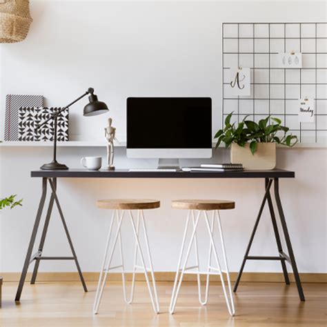 Minimalist Desk Décor and Design