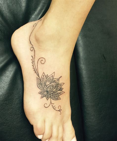 traditional foot tattoo #Sleevetattoos | Diseños de tatuaje en el pie, Tatuajes de henna para ...