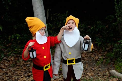 DIY Do It Yourself tutorial Snow White's dwarfs and prince costumes. Great for family, group ...