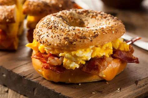 Low Calorie Bagel Breakfast Sandwich - Lose Weight By Eating