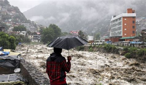 New Delhi schools close after monsoon floods kill at least 15, Pakistan ...