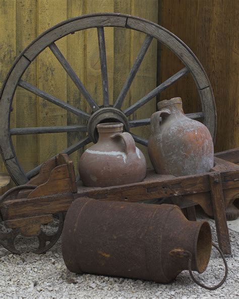 Outdoor Decor in a rustic wagon would look so cute on the front porch! For mor in 2020 | Rustic ...