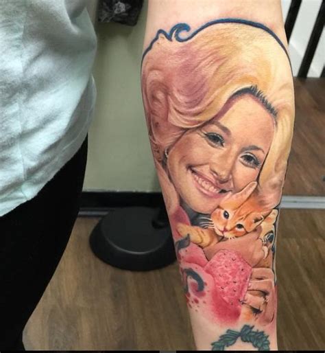 Dolly Parton Tattoos / Dolly Parton has multiple tattoos 'to cover scars or ... | jansson-elin