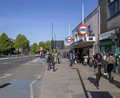 Mile End Road, London © Rossographer :: Geograph Britain and Ireland