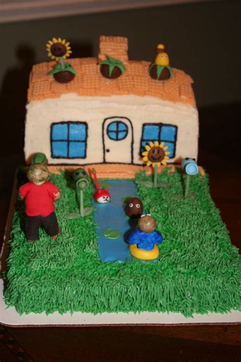 Plants vs Zombies house and yard cake - front view. | Novelty christmas ...