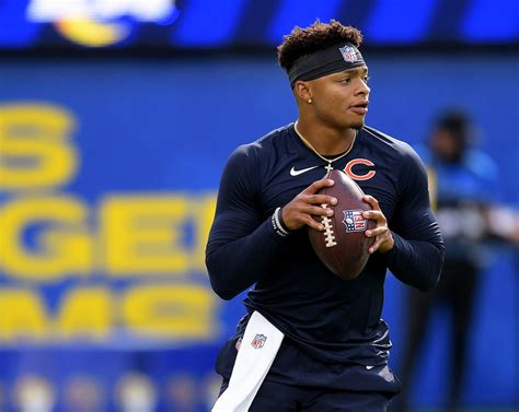 Justin Fields makes powerful team-first statement about Bears fans ...