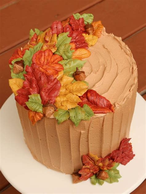 Piped Buttercream Fall Leaves | Fall cakes, Fall leaf cake, Fall cakes decorating