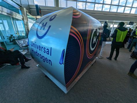 Universal Hydrogen takes to the air with the largest hydrogen fuel cell ever to fly | TechCrunch