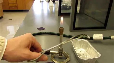 Chemistry Demo: Burning Magnesium - YouTube