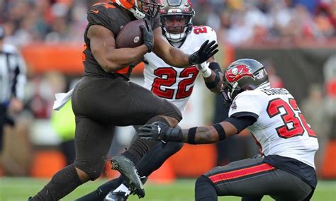 Nick Chubb player props odds, tips and betting trends for Week 13 ...