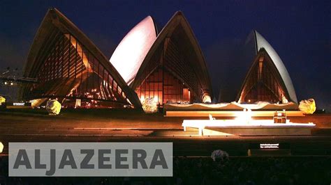 Australia: Sydney Opera House hosts 'silent' show - YouTube