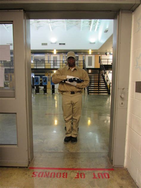 Slideshow: A pod of their own: Washington State prison keeps veterans ...