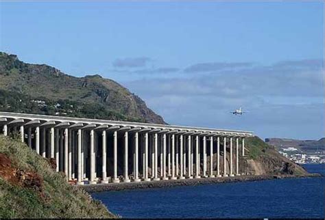 Wonderful Info: Madeira Airport, an Airport on Pillars