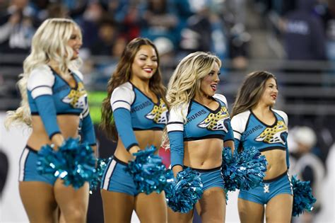 Jaguars Cheerleader Turns Heads Before Game In London - The Spun