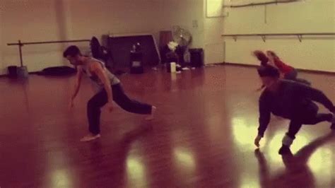 Dance Studioi GIF - Dance Studioi Practice - Discover & Share GIFs