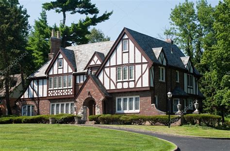 Pictures: tudor house | English Tudor Home – Stock Editorial Photo ...