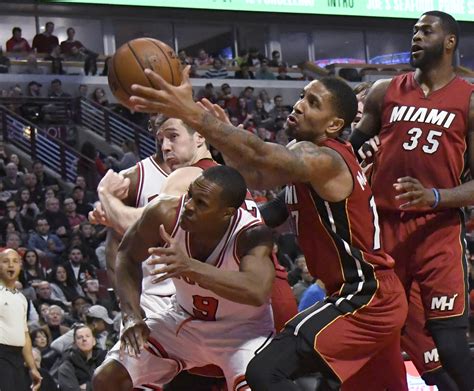 NBA: Heat cruise past besieged Bulls | Inquirer Sports