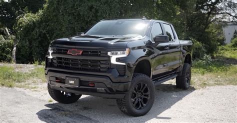 Black-Out 2022 Chevy Silverado RST Gets Fresh Accents: Video