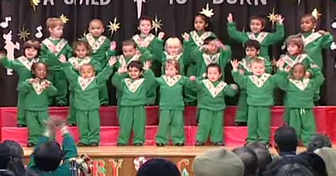 Little Kids ‘Rock Around The Christmas Tree’ In A Most Adorable Performance – BlissfulSlot.com