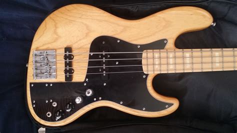 Photo Fender Marcus Miller Jazz Bass : Fender Marcus Miller Jazz Bass - Natural (#913561 ...