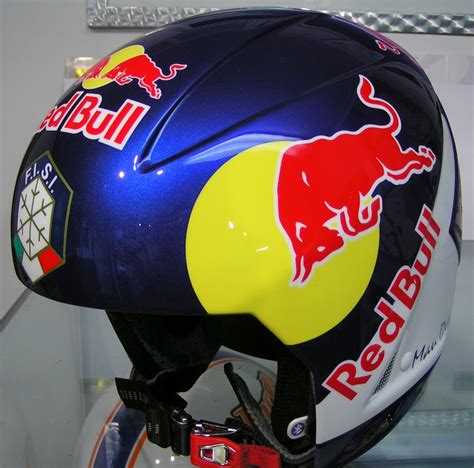 AEROGRAFIE Mau Design: Red Bull ski helmet