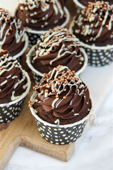 Chocolate Cupcakes! - Jane's Patisserie