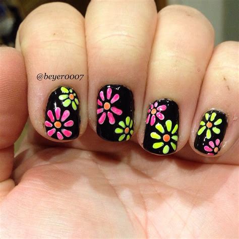 Neon flower nails Neon Flowers, Flower Nails, Black Nails, Summer Nails ...