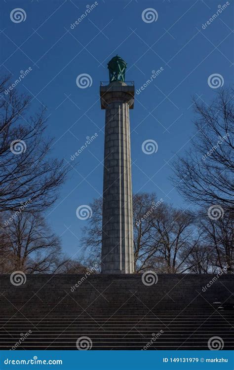 Prison Ship Martyrs Monument in Brooklyn Editorial Stock Image - Image of tower, destinations ...