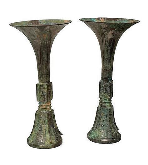 A Chinese pair of bronze ritual vessels, Gu, late Shang Dynasty,… - The ...