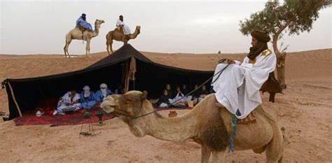 Desert nomads marvel at water purifying device - Al Arabiya News