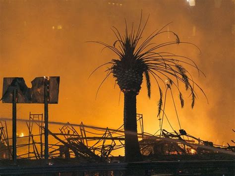 Huge fire lights up Los Angeles sky