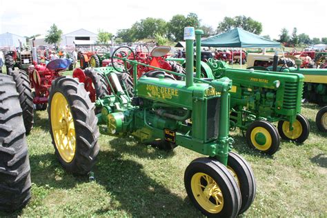 File:1937 John Deere B DCAPC August 2008 show.jpg - Wikipedia