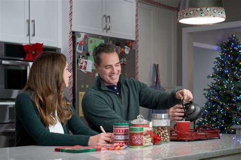 'A Christmas Cookie Catastrophe' Hallmark Movie Premiere: Cast, Trailer ...