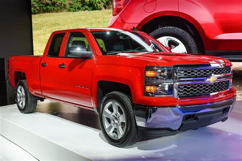 2015 Chevrolet Silverado Custom is a Capable Workhorse With a Dash of ...