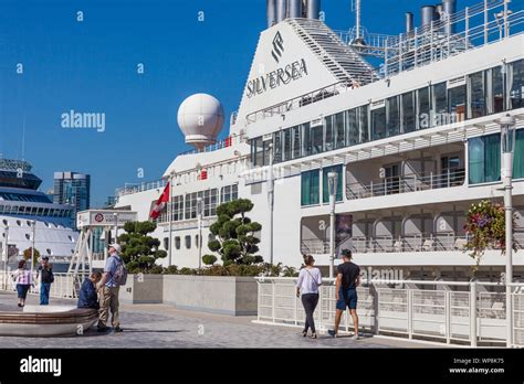 Silver muse cruise ship hi-res stock photography and images - Alamy