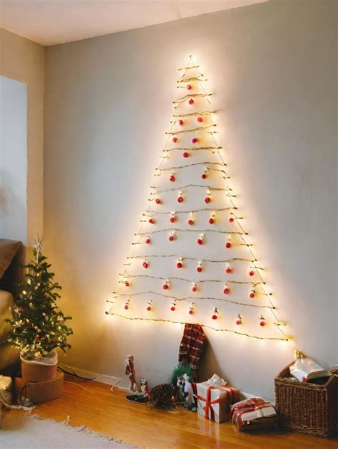 DIY How to Make Christmas Tree on Wall With Lights