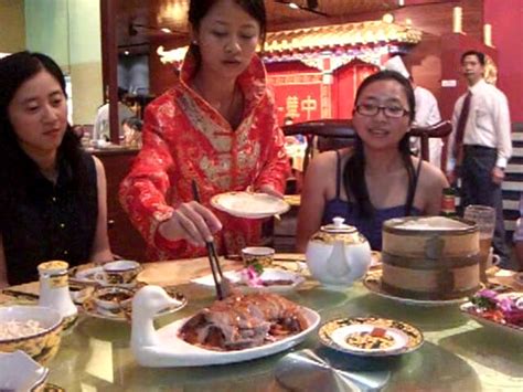 Waitress demonstrating the art of eating Peking Roast Duck… | Flickr