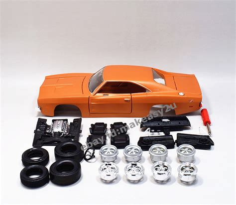 Maisto 1:25 1969 Dodge Charger R/T Diecast Assembly Line KIT Model Car ...