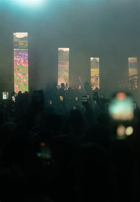 Audience at a Concert in a Club · Free Stock Photo