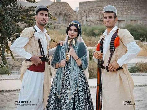 15 Stunning Examples of Traditional Clothing from Iran