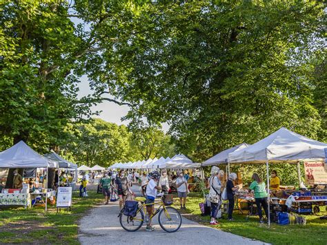 23 Best Farmers Markets in Chicago to Explore