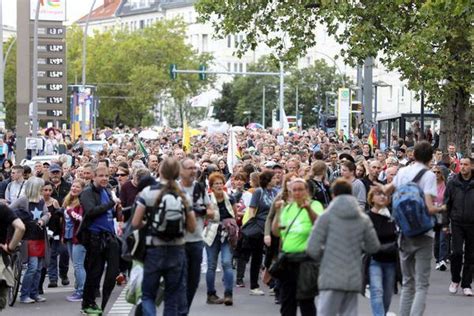 Thousands march in Berlin in second day of anti-vaccination protests ...